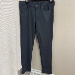 Men’s American Eagle Outfitters Grey Slim Pants. Size 30 x 34